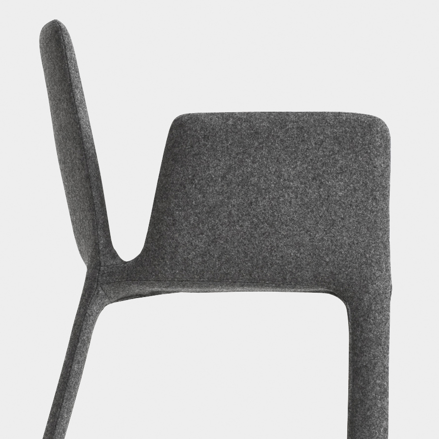 Kristalia Joko Stuhl gepolstert mit Armlehnen in Stoff Kvadrat Melange Grau 0170