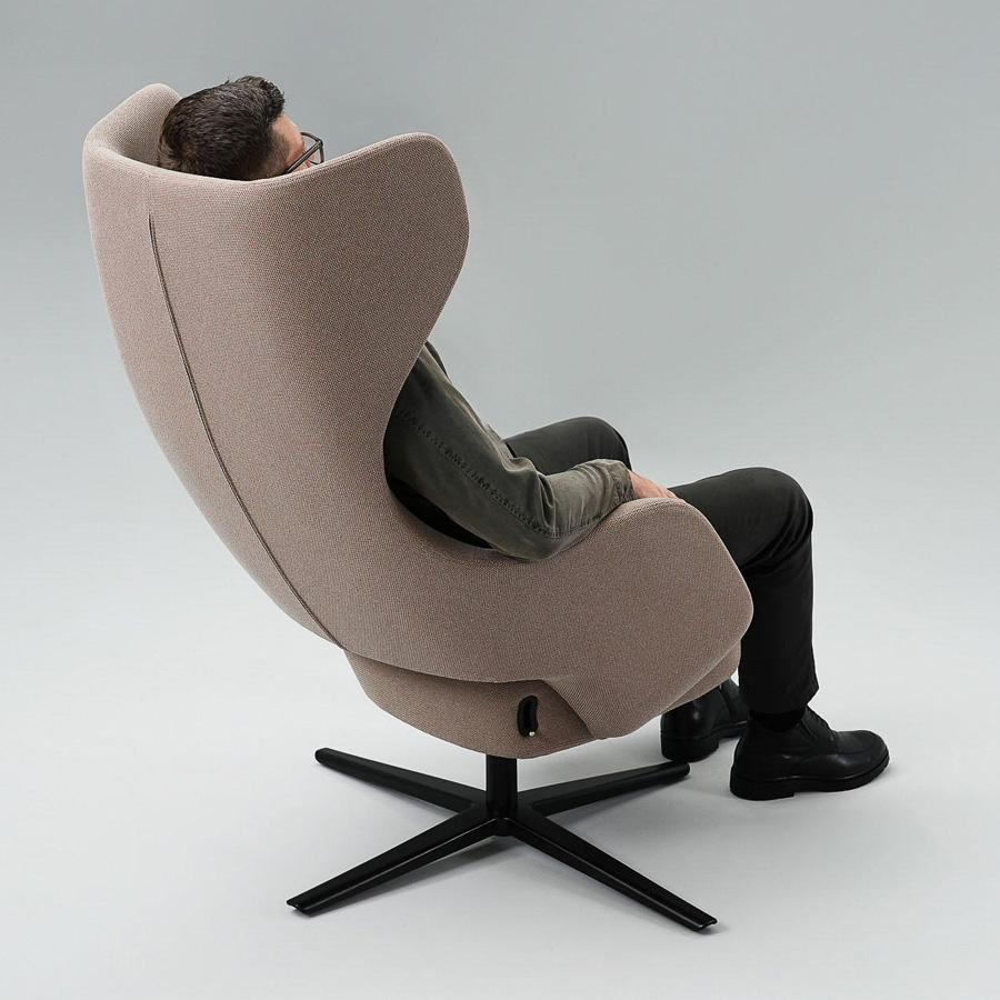 narbutas Sandie Loungesessel mit Fußkreuz in Schwarz Beispielbild