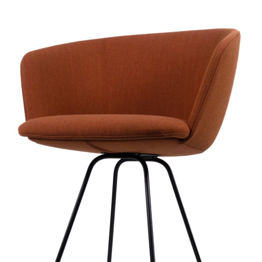 lapalma GLOVE Barhocker gepolstert mit Kufengestell | Bezug Canvas rostrot | Gestell schwarz | Nahaufnahme