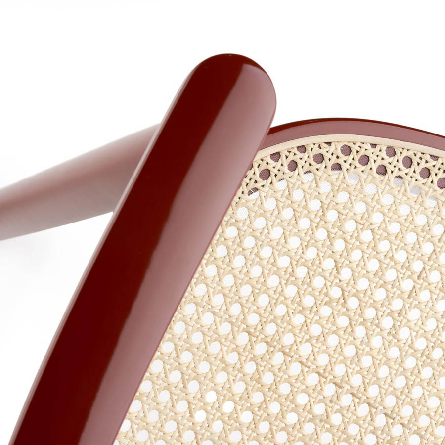 THONET 119 F Holzstuhl mit Armlehnen u. Rohrgeflecht-Sitz hochglanz dunkelrot - Nahaufnahme