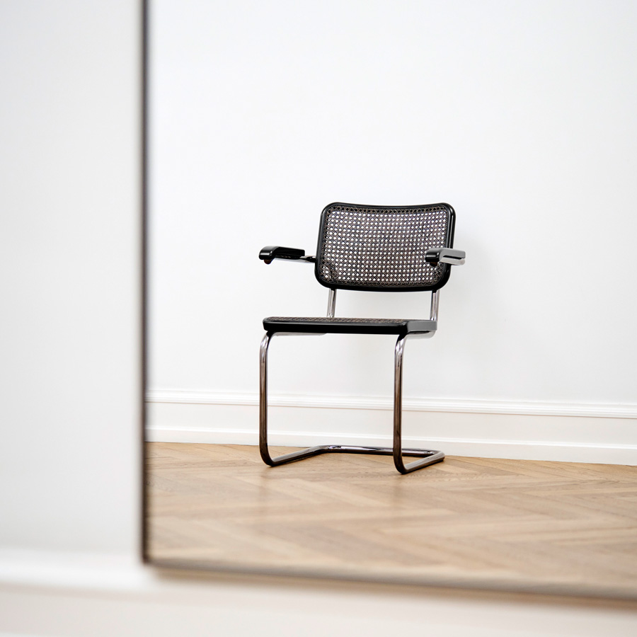 JS. THONET S 64 V SERIOUS 05 | Buche schwarz Hochglanzlack | Beispielbild