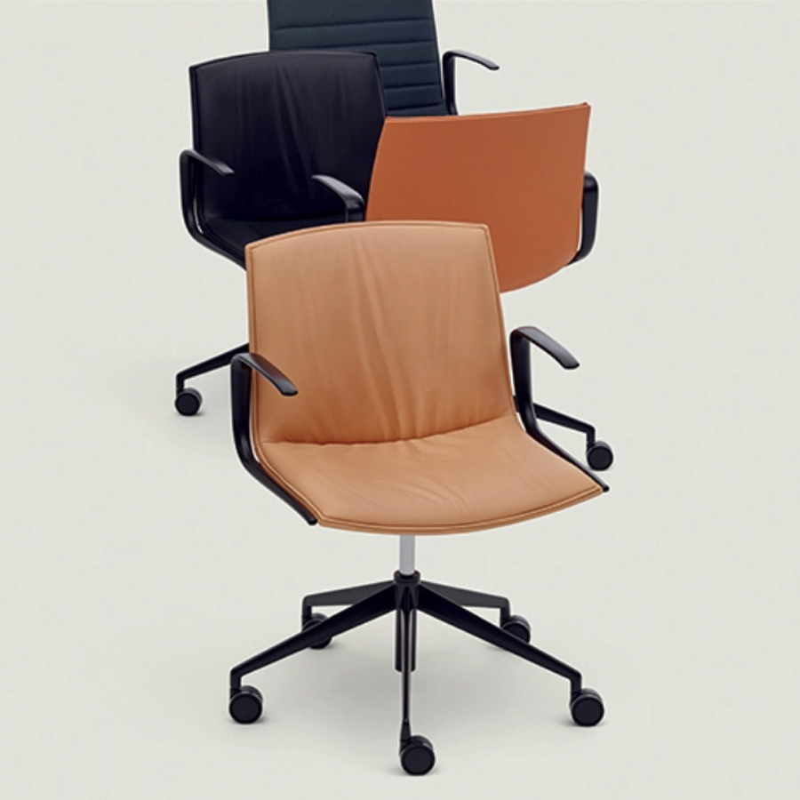 Arper CATIFA Up Leder Elmo soft mit Armlehnen - Drehgestell mit Rollen