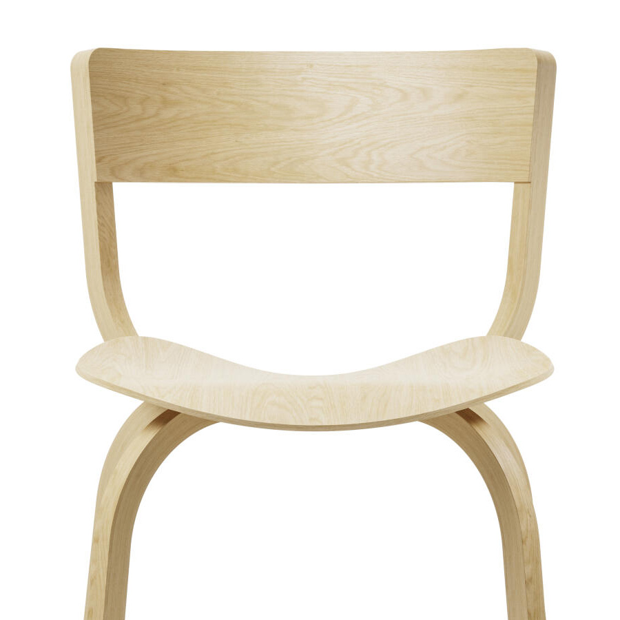 THONET 404 Holzstuhl ohne Armlehnen - Eiche klar lackiert - Frontansicht nah