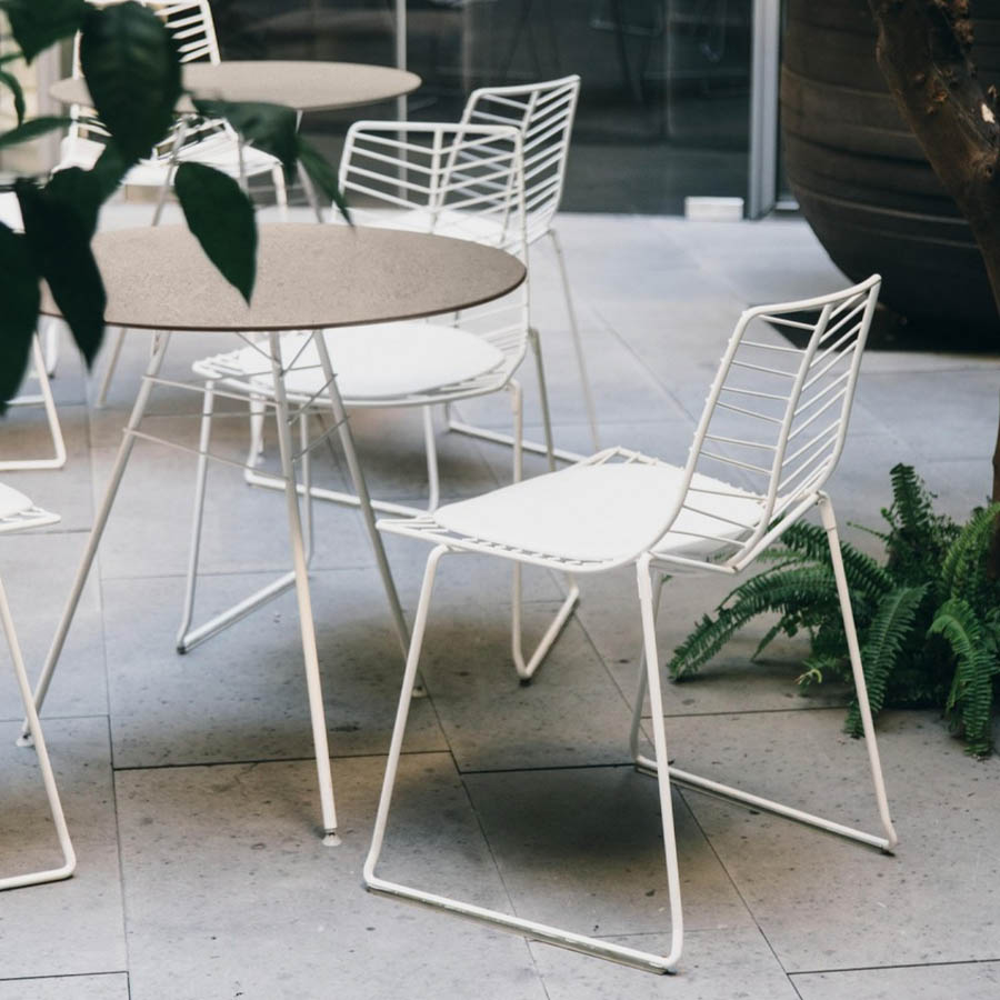 Arper Leaf 1816 Gartentisch mit Gestell Weiß