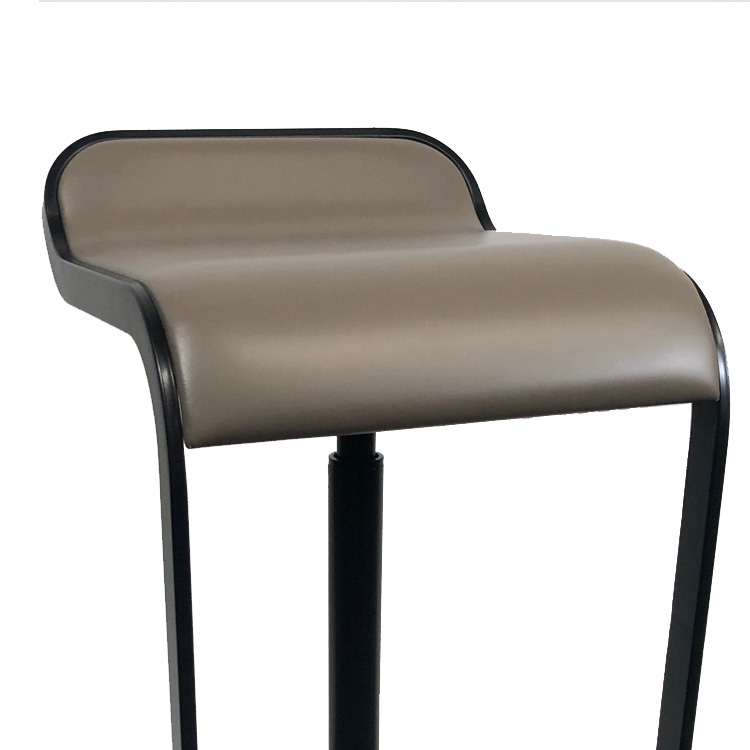 lapalma LEM S80 Barhocker | Gestell schwarz | Gasfeder schwarz | Sitzfläche Leder schlamm hell C3