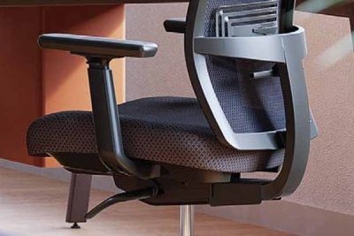 glossarbild-ergonomisch sitzen