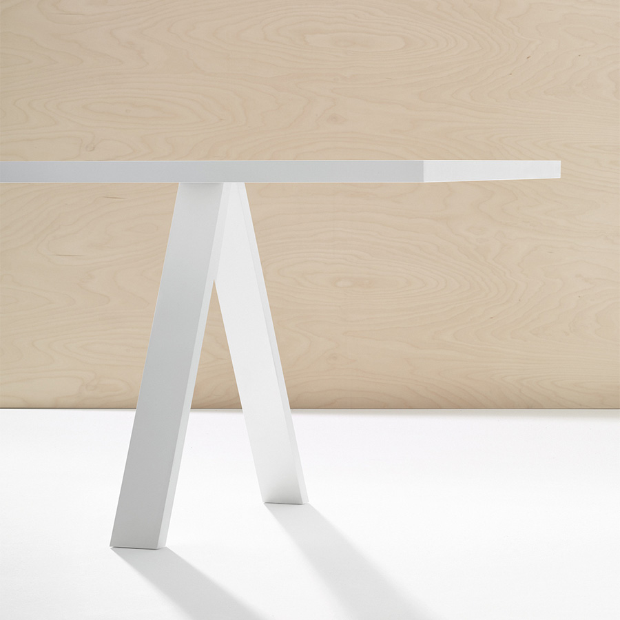 Arper Cross Tisch Höhe 74 cm in Fenix weiß