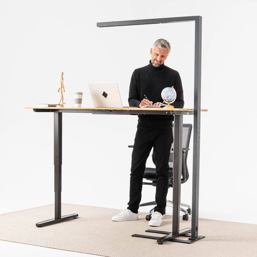 Yaasa Stehleuchte Lamp Pro mit Tisch Yaasa Desk Expert