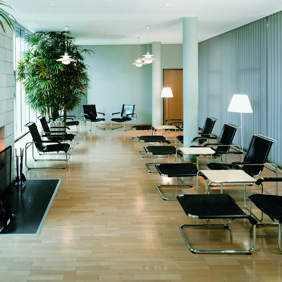 THONET Stahlrohr Loungesessel S 35 mit Armlehnen Leder schwarz - Beispielbild