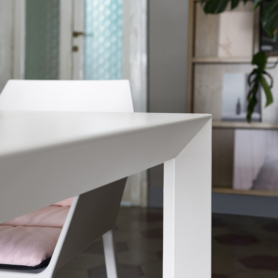 Kristalia Nori Esstisch in Weiß - Nahaufnahme