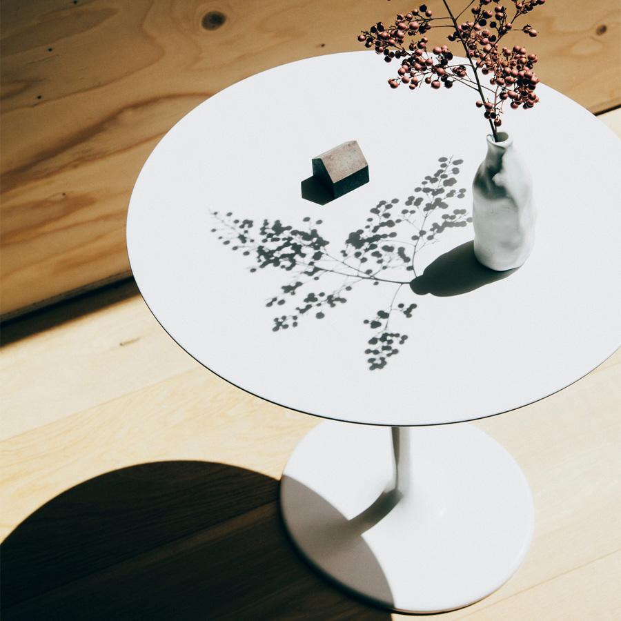 Arper DIZZIE Beistelltisch Platte weiß (hier Ausführung rund) - Höhe 50 cm