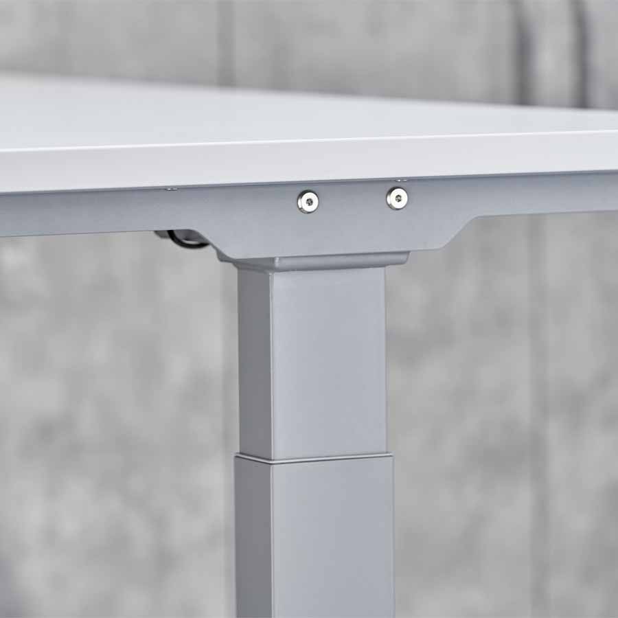 RWH RAPID Schreibtisch elektrisch verstellbar  - Beispielbild (Standfuß silber)