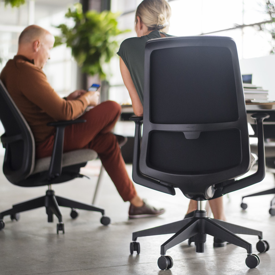 HAWORTH Soji Bürodrehstuhl schwarz mit Netzrücken - Beispielbild