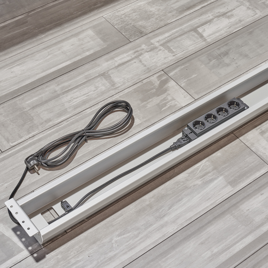 Kabelwanne mit 4fach-Steckdose