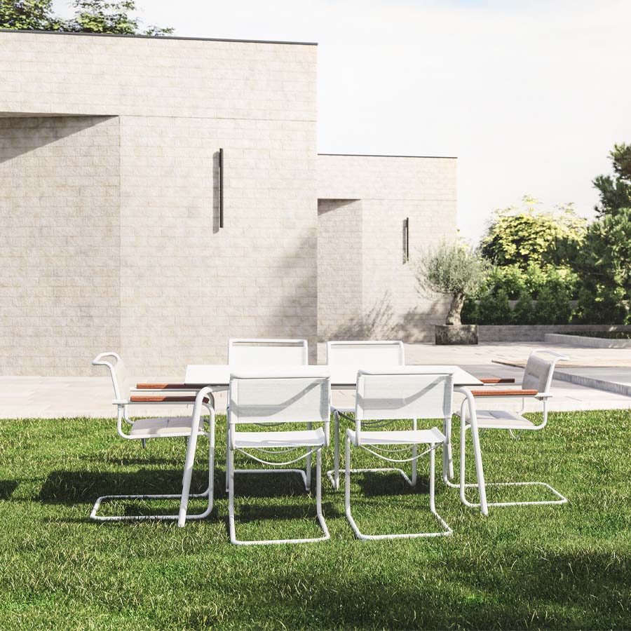 Thonet S 34 N Gartenstuhl weiß mit Armlehnen mit Auflage Irokko geölt - Ambientebild