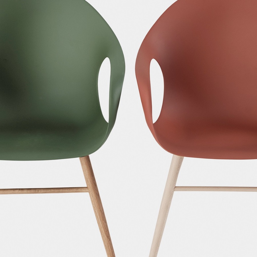 Kristalia ELEPHANT Stuhl mit Holzgestell - Links Eiche - Rechts Buche