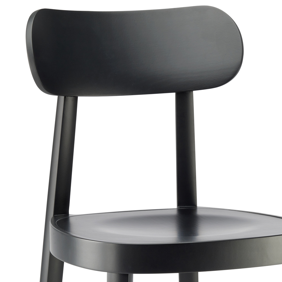 THONET 118 M Holzstuhl mit Muldensitz Buche gebeizt schwarz - Nahaufnahme
