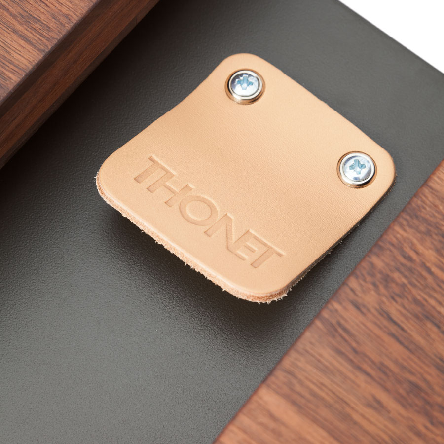 THONET Tisch 1072 - Beispielbild THONET Pure Materials Walnuss - Einlageplatte Schichtstoff chocolate