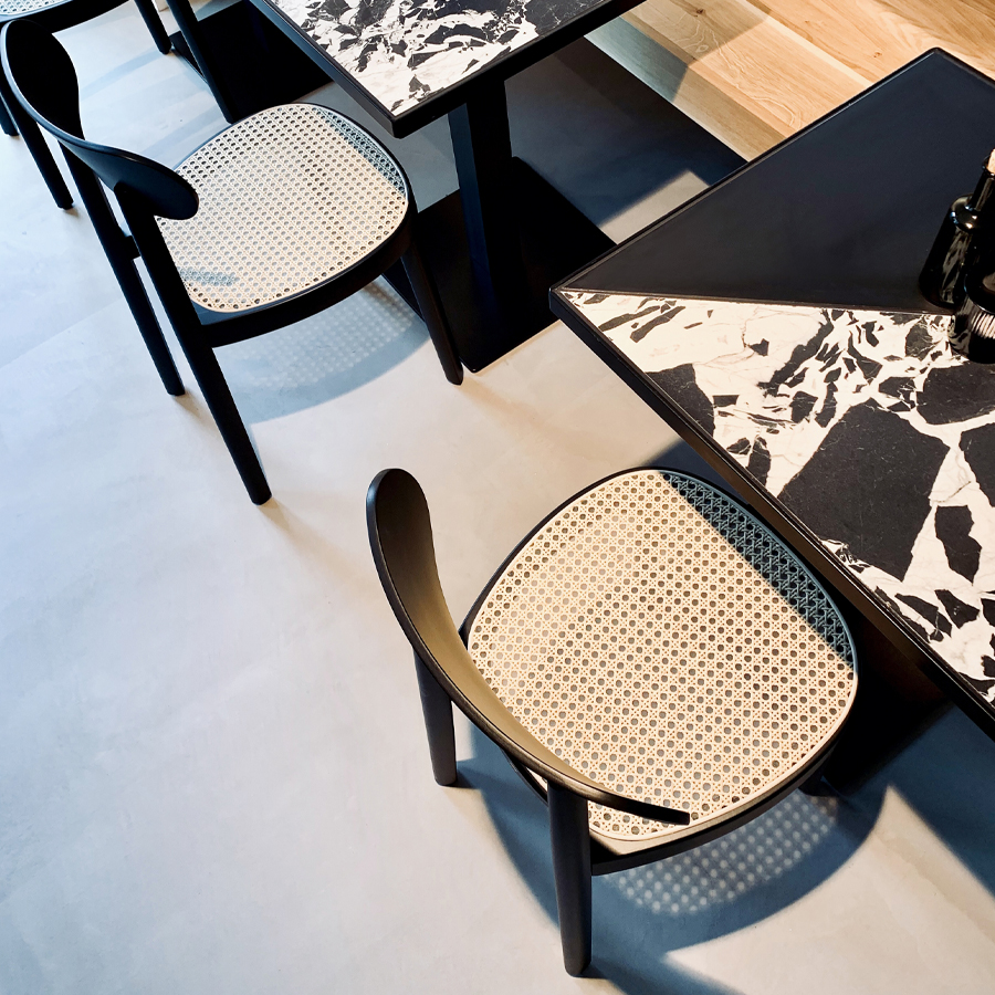 THONET 118 Holzstuhl - Beispielbild zeigt schwarz TP 29