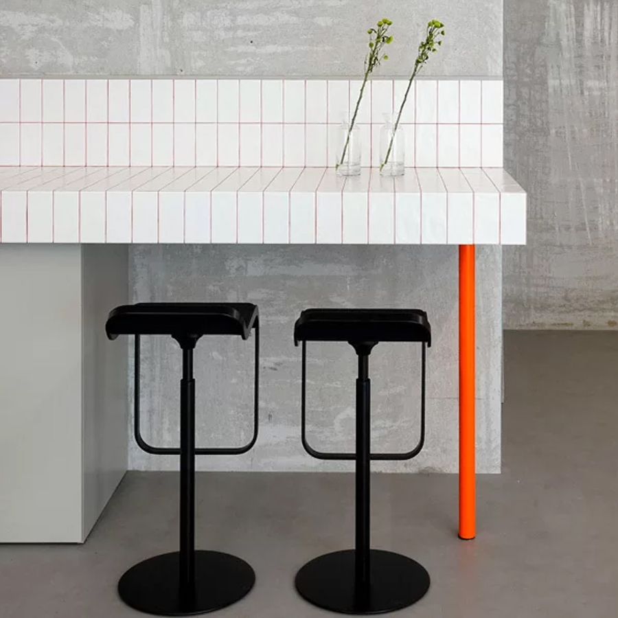 Lapalma LEM schwarz mit schwarzem Gestell