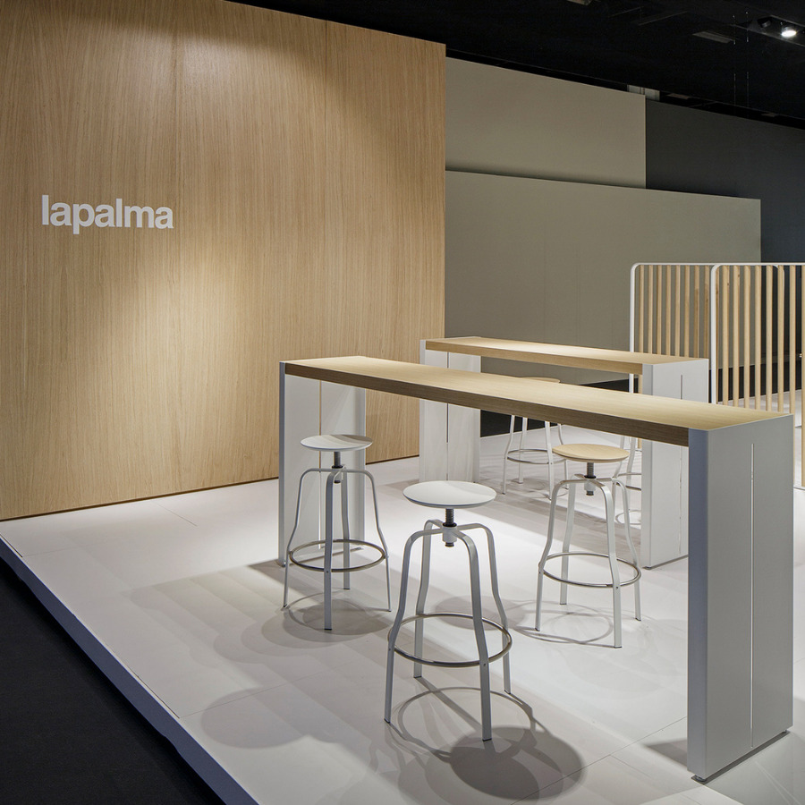 lapalma GIRO S106 Drehhocker Gestell weiß am Tisch