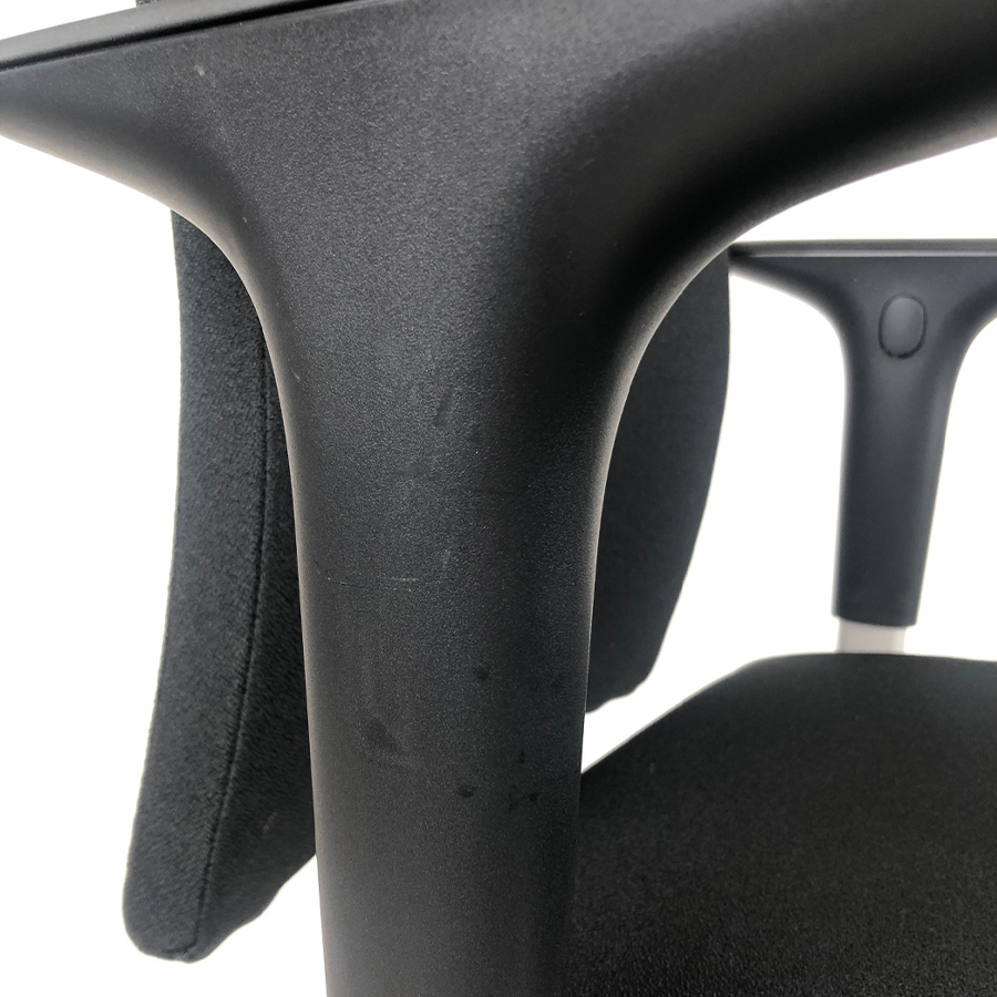 HAG Creed 6004 Bürostuhl mittelhohe Rückenlehne - Kratzer Armlehnen - Detailaufnahme