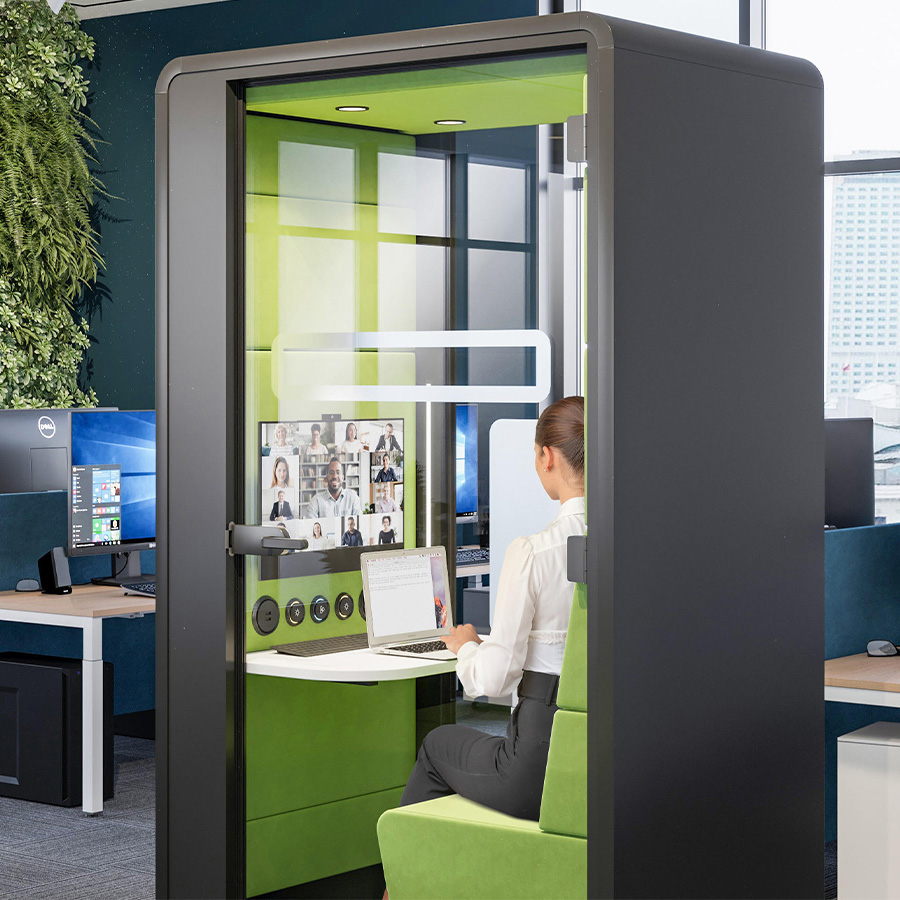 Hushoffice Telefonbox Hushhybrid in Petrus Kiwi mit VESA Halterung und Gesichtsbeleuchtung