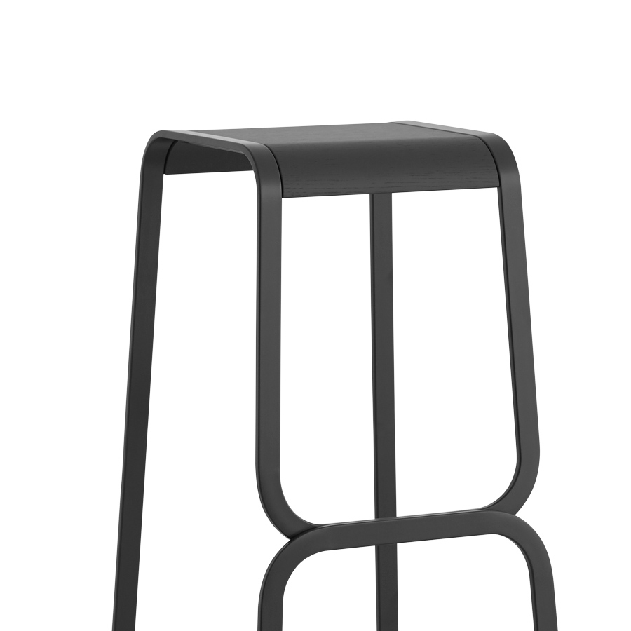 lapalma Barhocker Continuum schwarz 80 cm Detail offenporig schwarz gebeizt