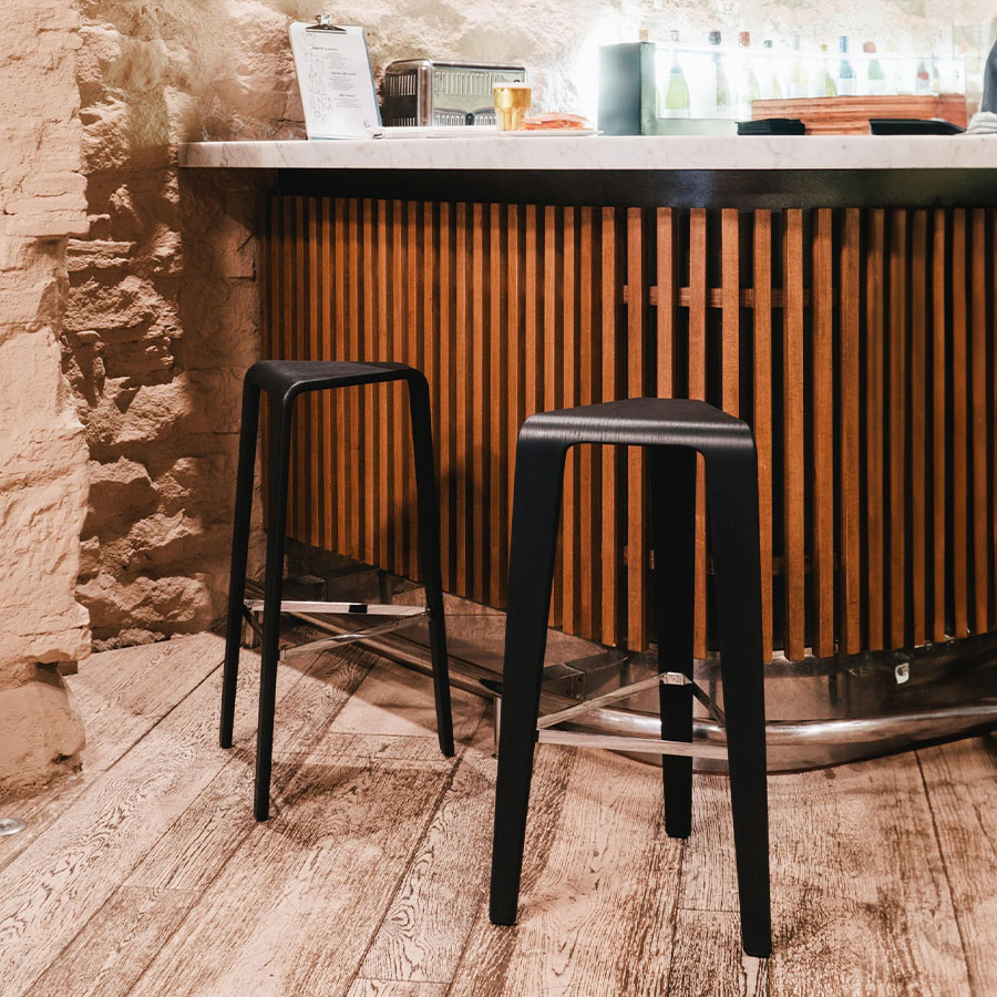 Arper Ply Barhocker Höhe 76 cm in Eiche schwarz