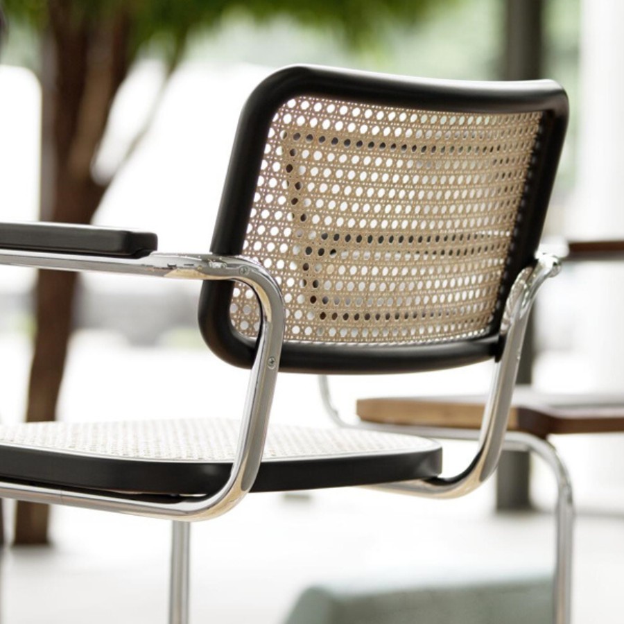 THONET Stahlrohr-Freischwinger S 64 V Rohrgeflecht-Sitz mit Armlehnen - Gestell verchromt - Nahaufnahme