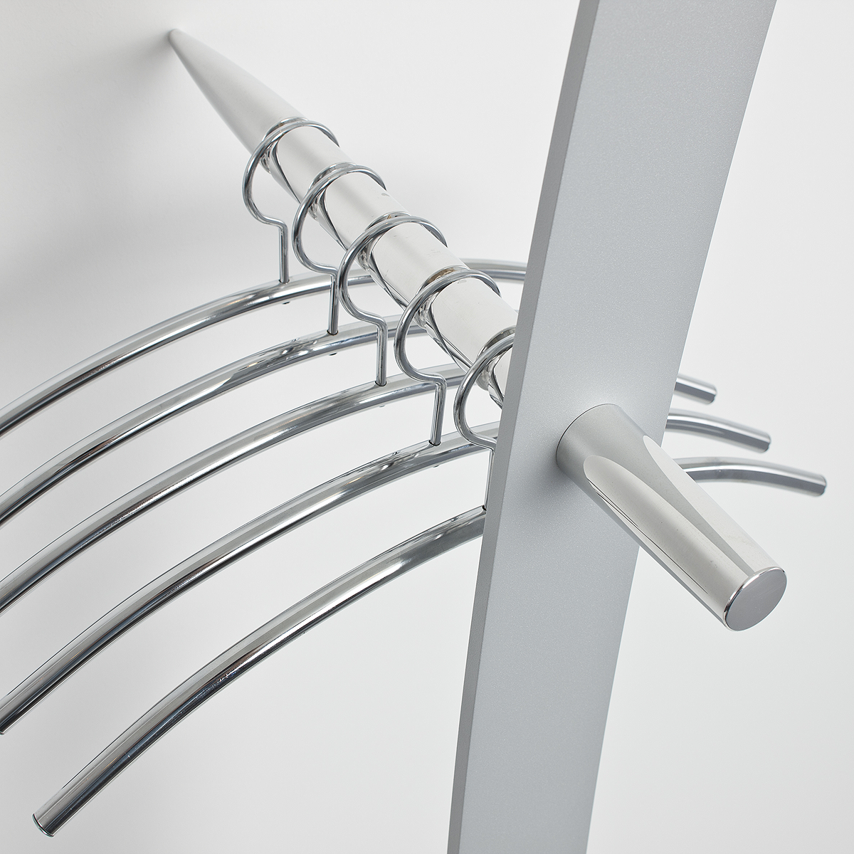 Detailaufnahme mit Kleiderbügel CHROME