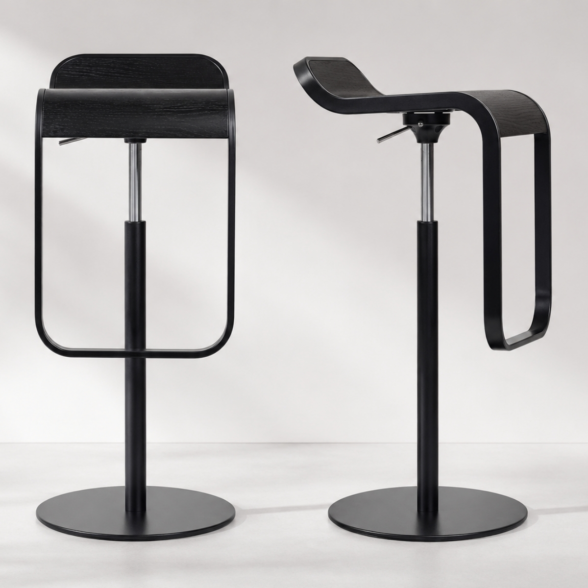 lapalma LEM S80 Barhocker | Sitz Eiche schwarz gebeizt | Gasfeder chrom | Gestell schwarz