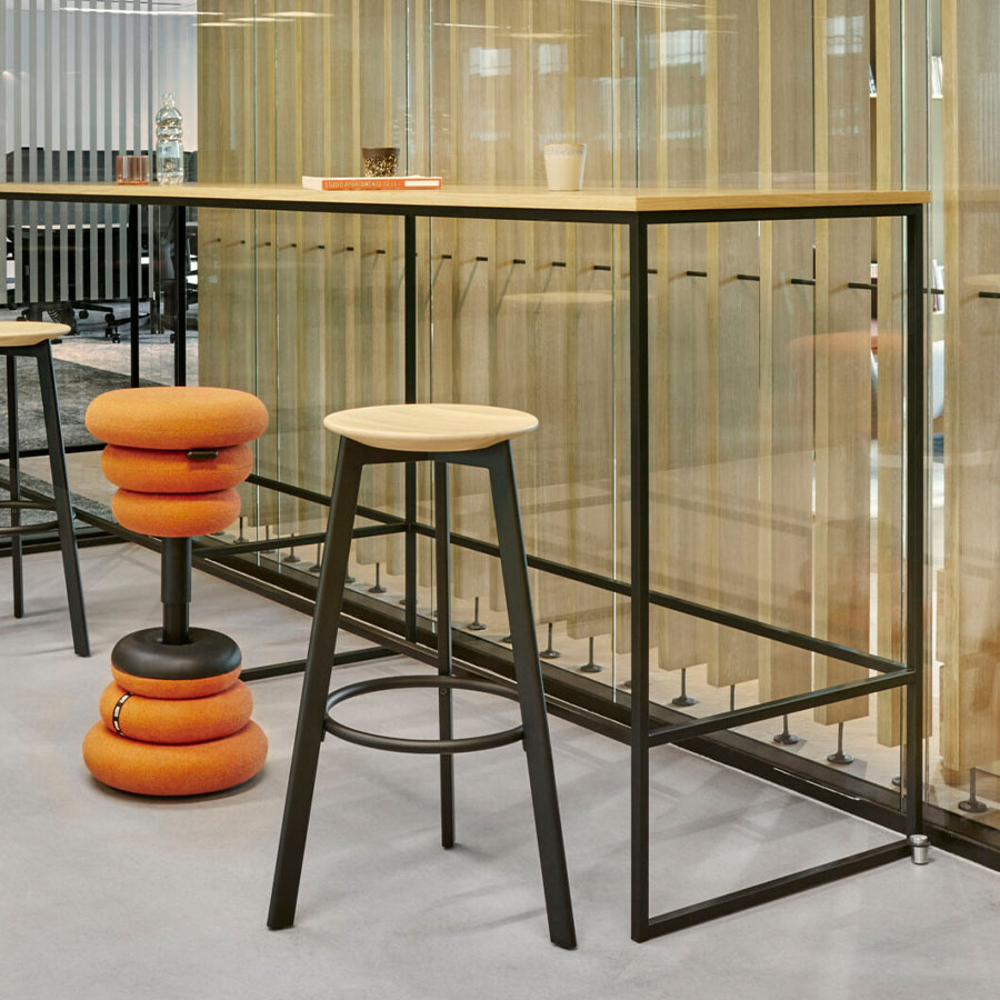 Noti Banffy Sitzhocker in verschiedenen Farben