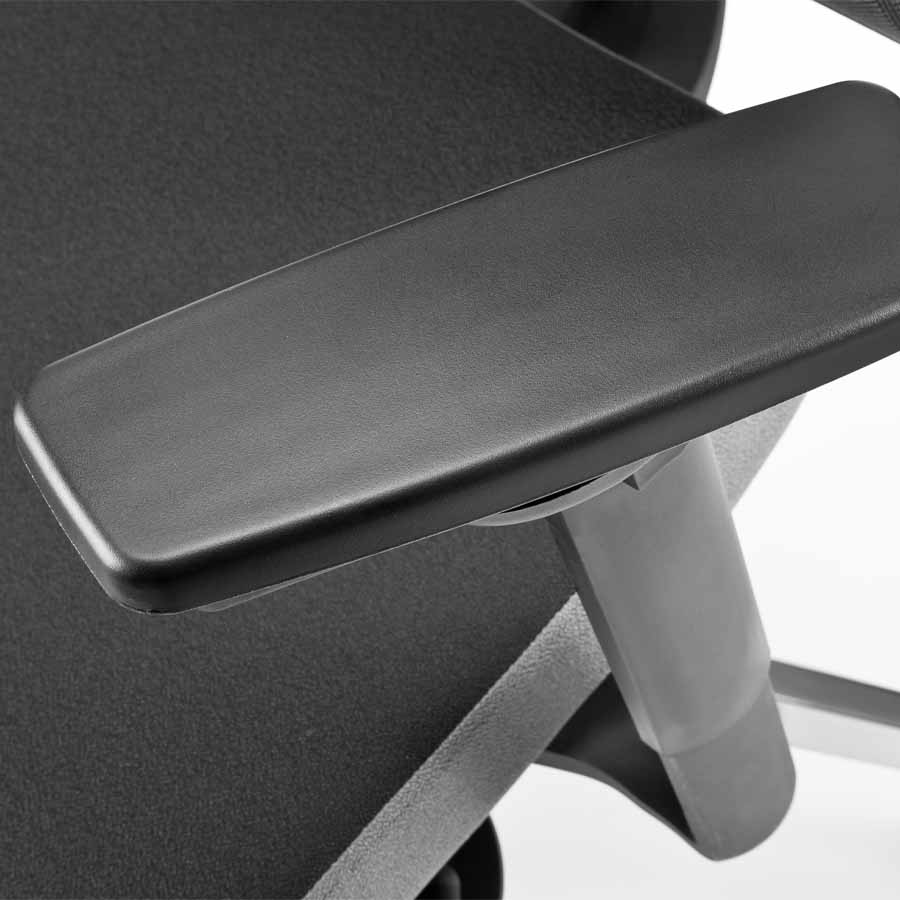 RWH Bürodrehstuhl ERGOFIX Netzrücken schwarz mit Armlehnen und Kopfstütze - Nahaufnahme