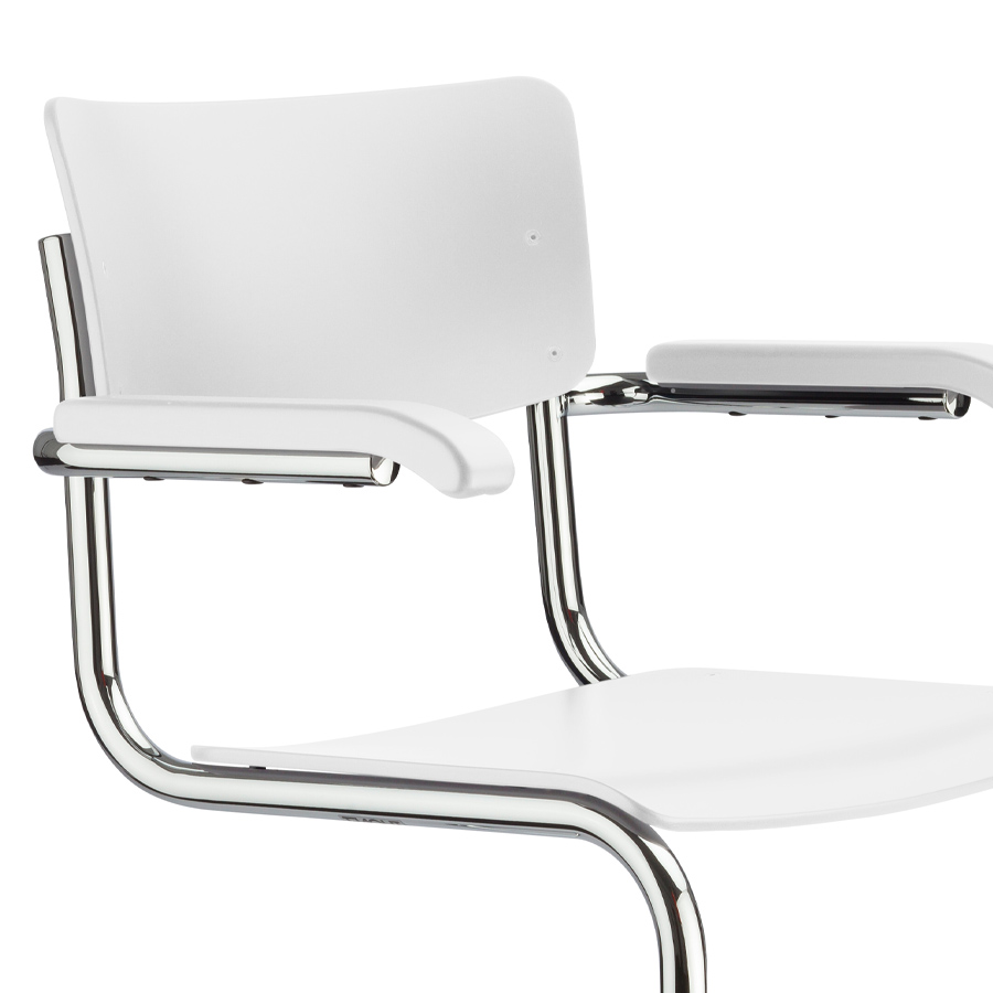 THONET Stahlrohr-Freischwinger S 43 F mit Armlehnen | weiß lasiert | Nahaufnahme