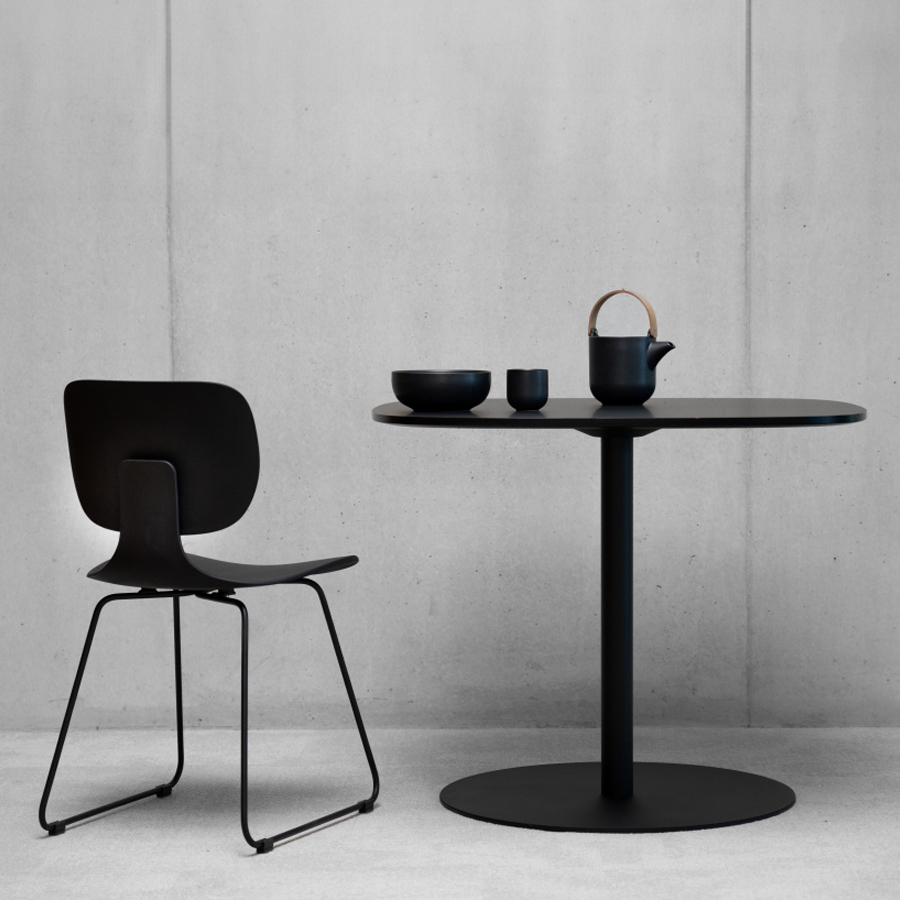 Klöber CoMeet com55O | Kufengestell Schwarz | Beispieltisch