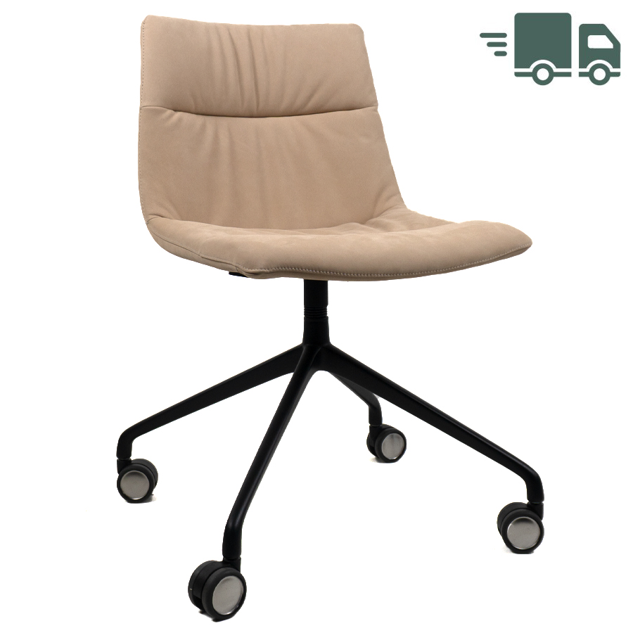 Girsberger Marel | Bezug Leder 3697 camello | Gestell schwarz mit Designrollen