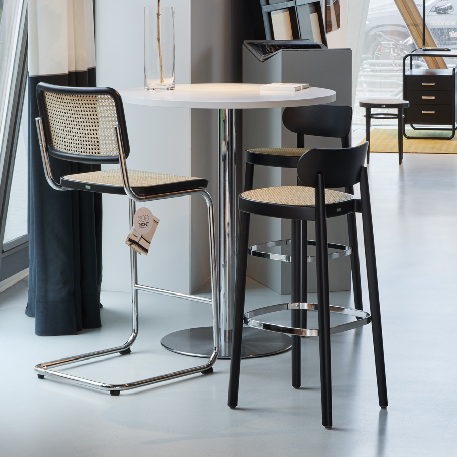 Thonet S 1125 Stehtisch Tischplatte Buche kweiß lasiert, gerade Kante, Gestell chrom