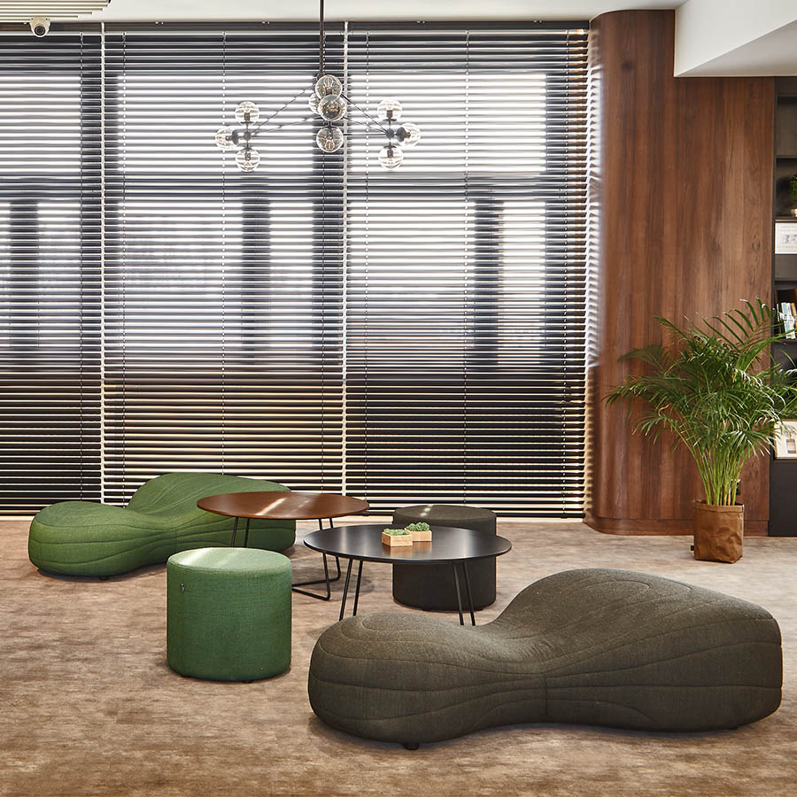 Noti Bouli 2-Sitzer-Sofa mit Fußgleiter Beispielbild