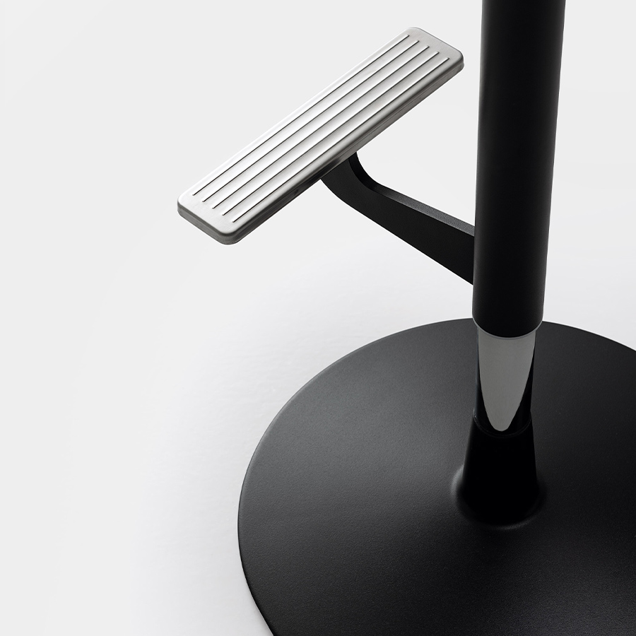 Kristalia Pilat Barhocker höhenverstellbar in Schwarz