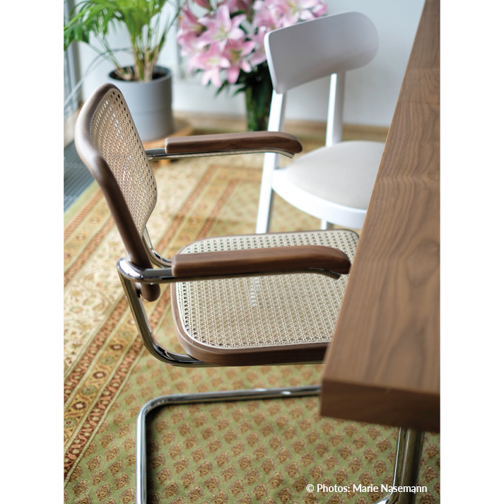 THONET Allrounder-Tisch S1070 Nussbaum Massivholz - Gestell StahlrohrTHONET Allrounder-Tisch S1070 Nussbaum Massivholz - Gestell Stahlrohr