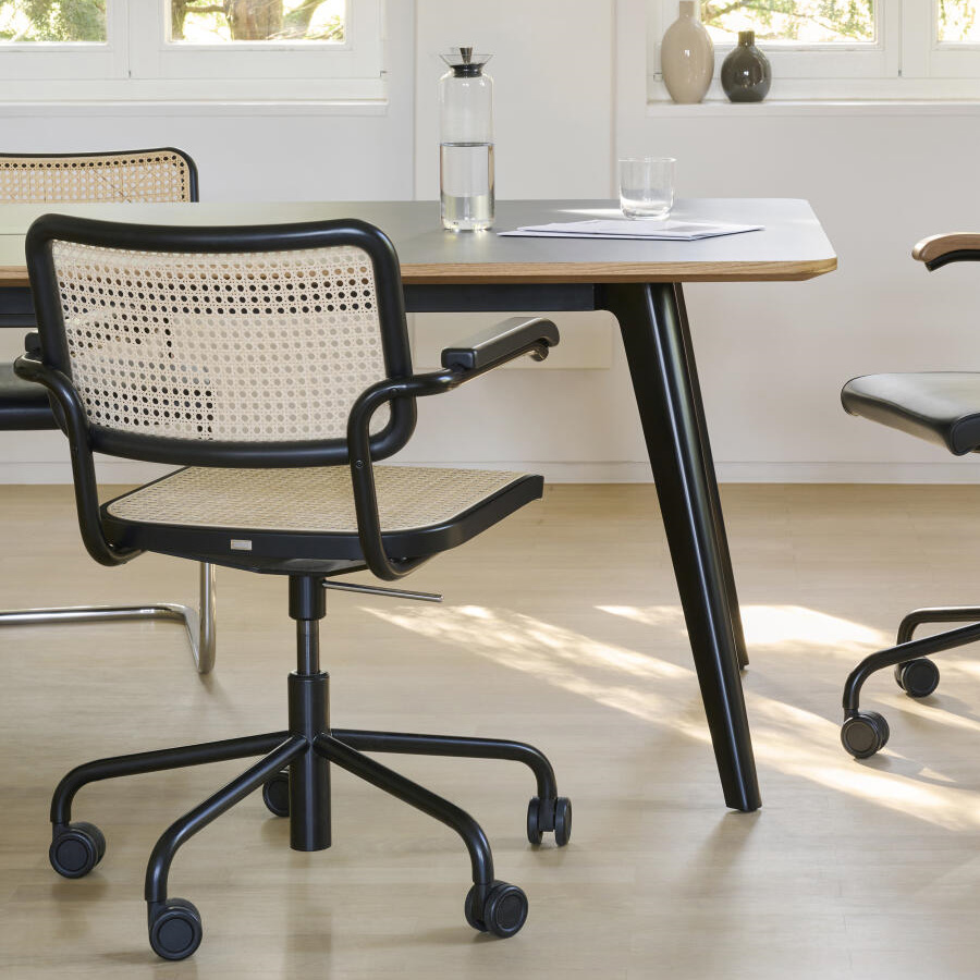 THONET Drehsessel S 64 VDR Rohrgeflecht-Sitz mit Armlehnen - Gestell schwarz