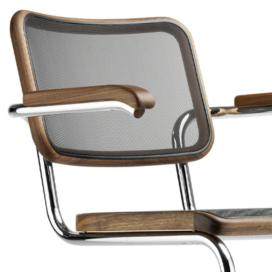 THONET Stahlrohr-Freischwinger S 64 N mit Armlehnen u. Netzbespannung schwarz - Gestell verchromt - Nahaufnahme