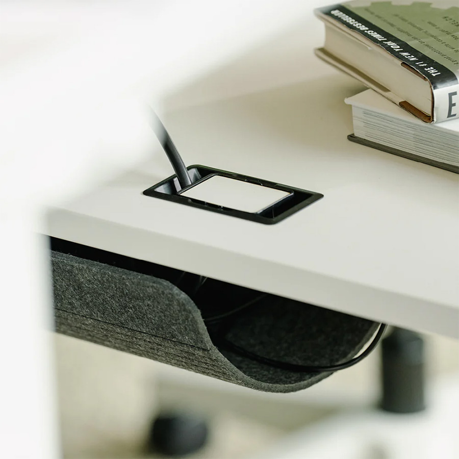 Yaasa Desk Expert Power-Outlet und Cable Management