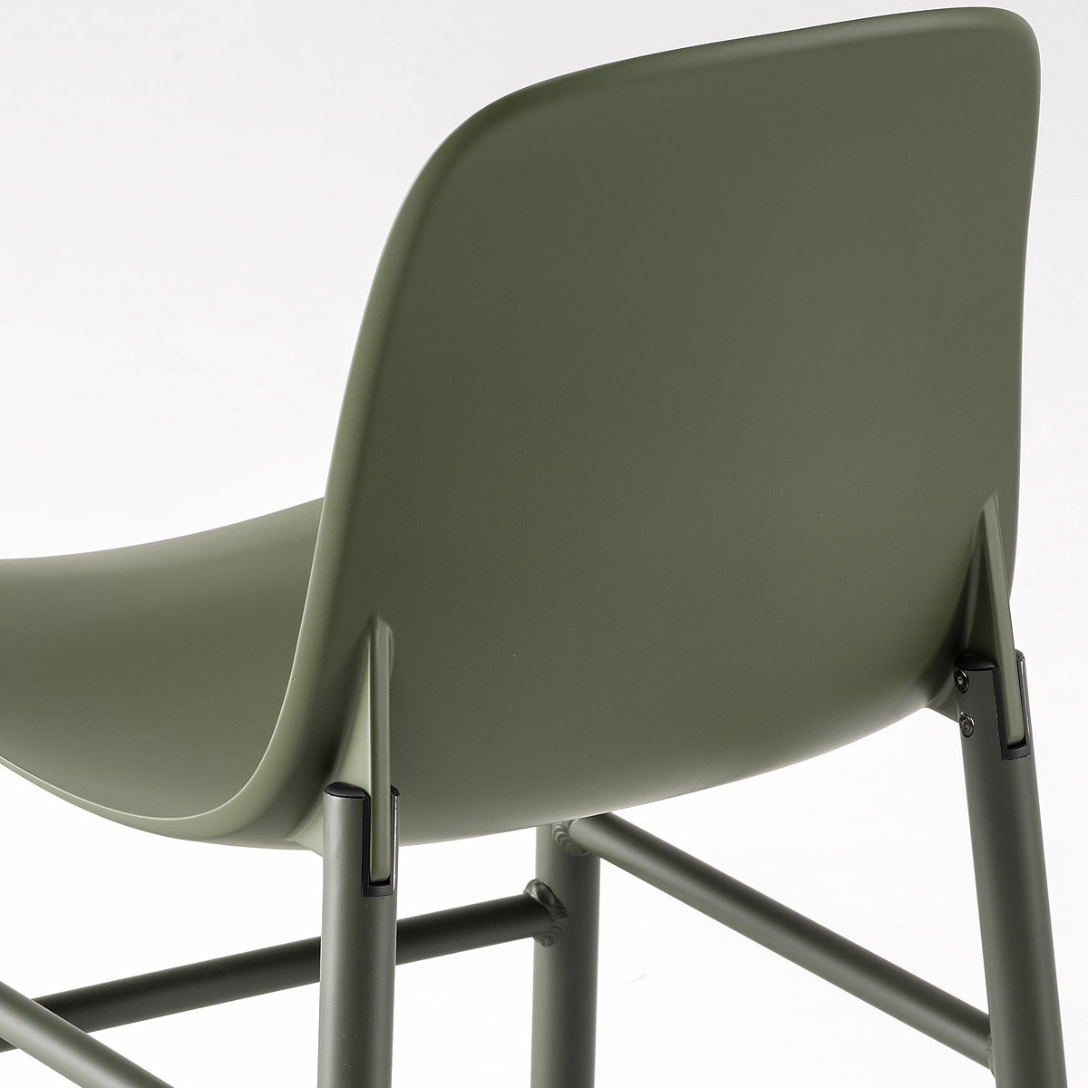 Kristalia Sharky Outdoor mit Aluminium Farbe Olivgrün