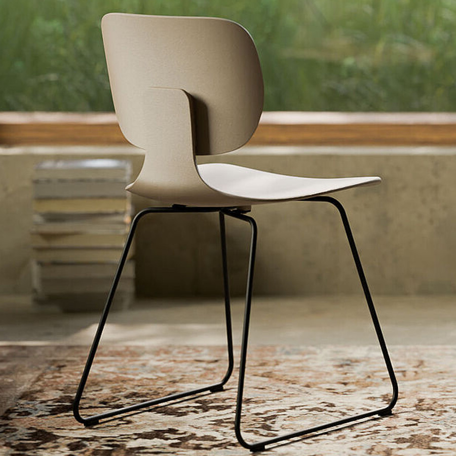 Klöber CoMeet com55 | Kufengestell | Sitz und Rücken in Taupe | Gestell schwarz