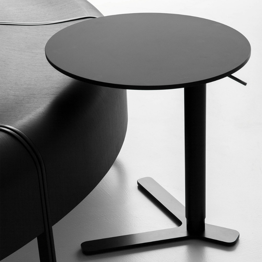 lapalma YO Beistelltisch schwarz mit runder Platte höhenverstellbar