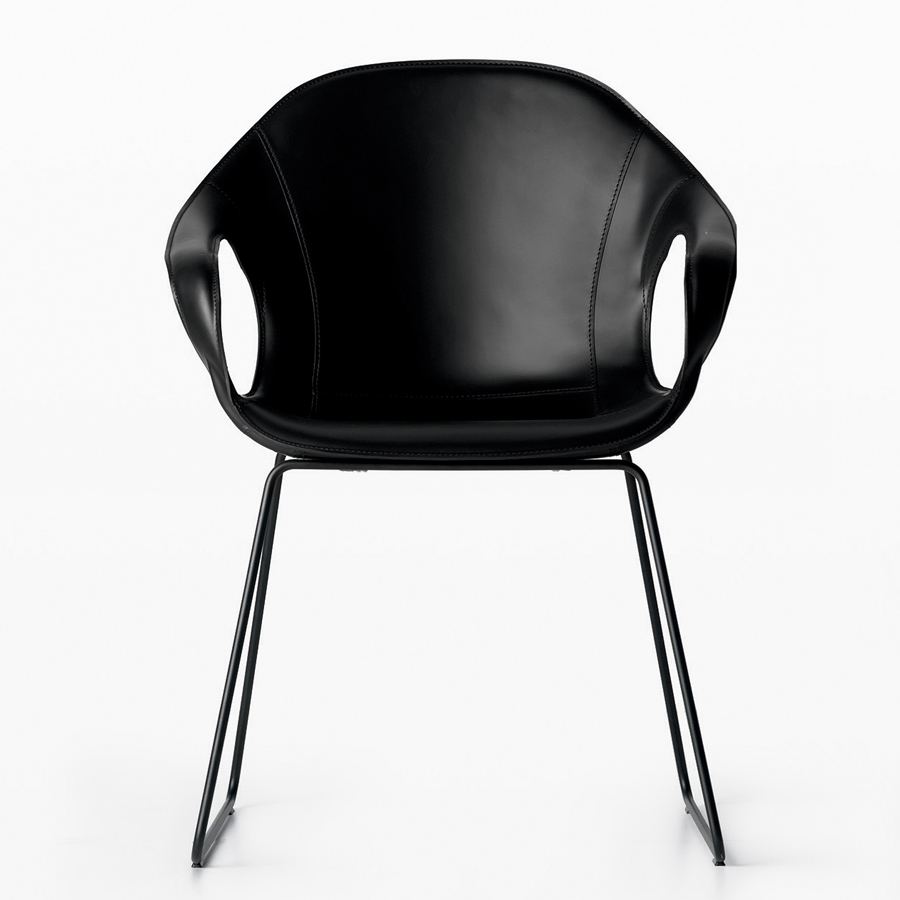 Kristalia Leder Kufenstuhl schwarz von vorne