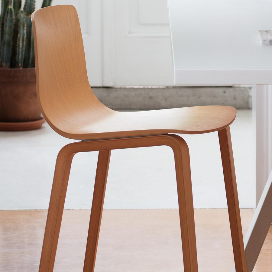 Arper Aava 02 Barhocker aus Holz Sitzschale und Gestell Eiche natur