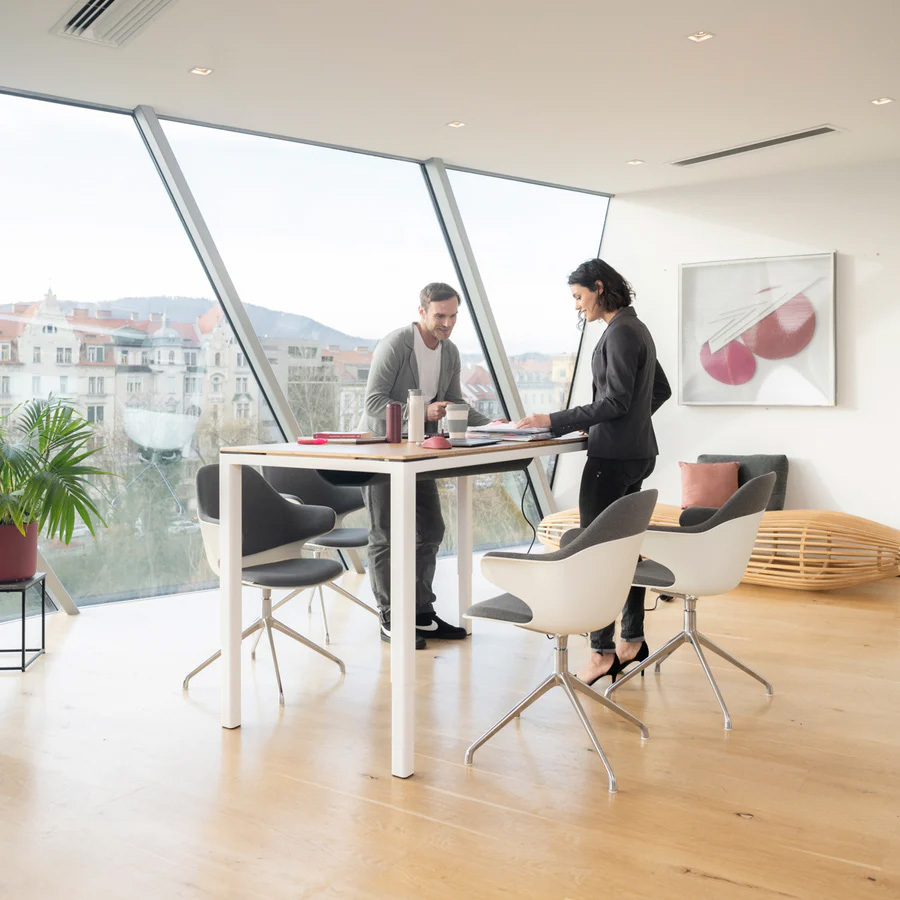 Yaasa Desk Four Tisch Gestell weiß, Tischplatte Bambus, Größe 160 x 80 cm mit integrierten Bedienelement